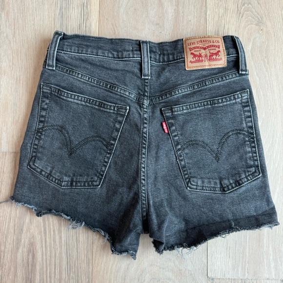 Levi 501® jeans ORIGINAL FIT HIGH RISE WOMEN'S SHORTS - Picture 1 of 3